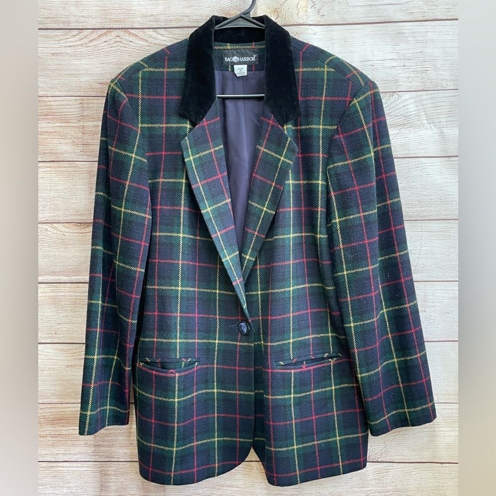 VINTAGE SAG HARBOR PLAID WOOL BLAZER WITH BLACK VELVET COLLAR
